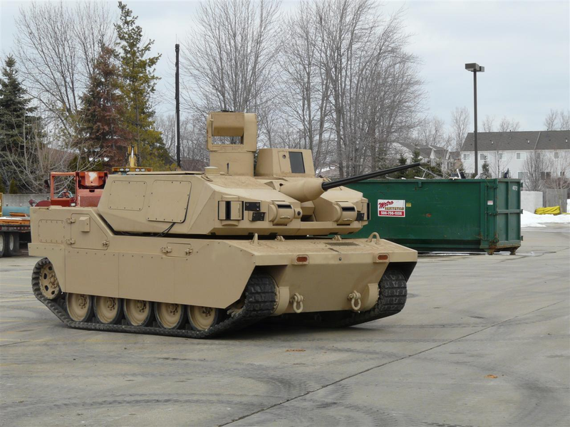 Illustration for article titled Jalopnik Drives Real Live Tank By Remote Control, Can Now Die Happy